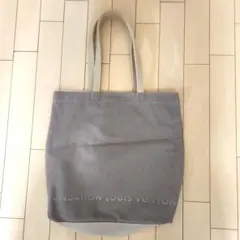 FONDATION LOUIS VUITTON グレー トートバッグ