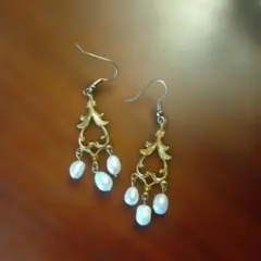 ゴールド葉デザイン真珠ドロップピアス