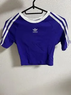 adidas 紫色 クロップドTシャツ