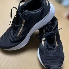 New Balance レディースランニングシューズKIRAMEKU ブラック