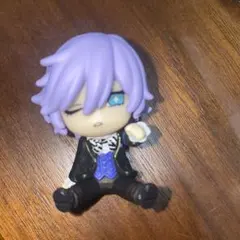 ツイステ　エペル　肩ズン　フィギュア