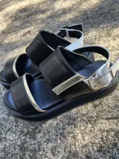 PAGEBOY スポーツサンダル 黒と白のサムネイル