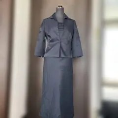 ダークグレー ジャケットとスカートのセット
