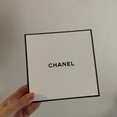 CHANEL ホワイトギフトボックス