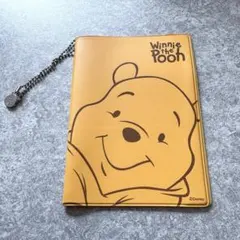 ディズニー　くまのプーさん　パスポートケース