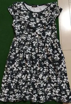 BeBe　ワンピース　130　グレー花柄