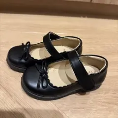 黒いリボン付きフォーマルシューズ