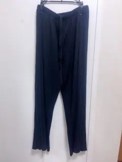 ユニクロ　ズボン　ボトムス　スラックス　黒　ブラック