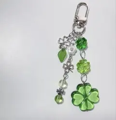 ✮ビーズキーホルダー✮ 緑 クローバー 韓国 コレクトブック y2k