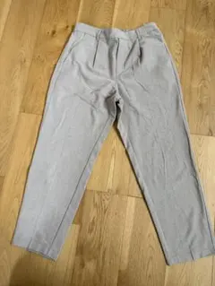 GU グレー プリーツ入りスラックス