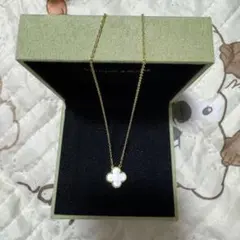Van Cleef & Arpels ホワイトネックレス ゴールド