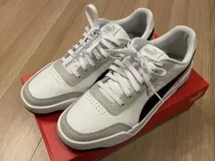 PUMA スニーカー ホワイト グレー ブラック 美品のサムネイル
