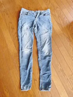 GU ジーンズ　スキニーデニム　61 ライトブルー　ダメージジーンズ