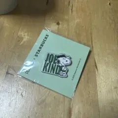 PEANUTS × STARBUCKS スヌーピーピンバッジ