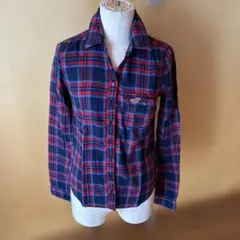 HOLLISTERホリスター　ネイビーとレッドのチェック長袖シャツ