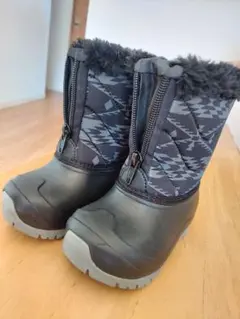 キッズ　スノーブーツ　防水　ファー付き