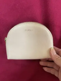 FURLA ピンクベージュ ラウンド型ポーチ