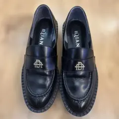 現行【美品✨】ダイアナ ローファー 厚底 ロゴ金具 レザー 24.5 黒