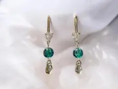 【フックタイプ 大粒 ハート ストーン付き　ピアス】　ネイビー×ライトブルー