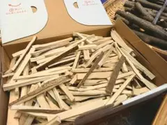 【天然】乾燥クロモジ＊幹チップお徳用箱詰めのサムネイル