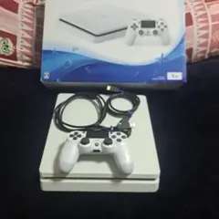 星*様 PlayStation 4 (PS4) 本体 1TB ホワイト