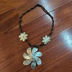 花モチーフ ネックレス ホワイト