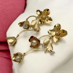ゴールドカラー　大ぶり　フラワー　ピアス未使用