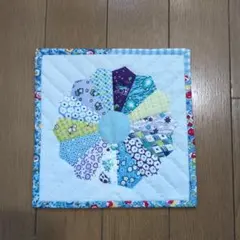 ハンドメイド　パッチワーク　ドレスデンプレートミニタペストリー　ミニキルト