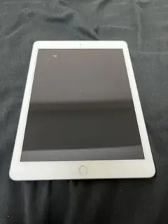 iPad 第6世代 32GB シルバー　美品　画面フィルム付