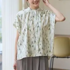 美品✨anyFAM 【洗える】スクエアプリントシャツ フレンチスリーブ　フラワーのサムネイル