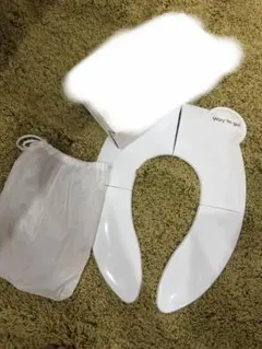 お値下げ　折りたたみ補助便座 携帯用 ホワイト