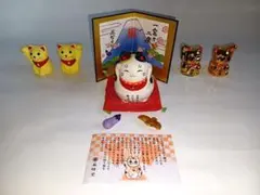 招き猫 置物　ミニ小物入れ 富士山背景付き 【ミニ招き猫4体のオマケ付き】