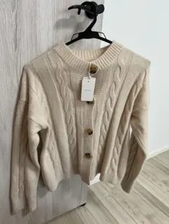 ニットカーディガン　新品　アイボリー　Ｍ　ニット　ホワイト