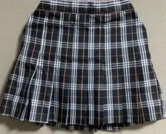 チェック柄プリーツスカートとリボン