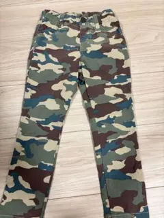 breeze110センチ迷彩柄 長ズボン お絵描き汚れあり。