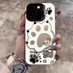 猫の足跡デザイン iPhone15pro用 ケース