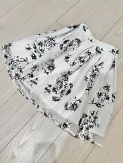 INGNI(イング)　花柄　フレアスカート　Ｍのサムネイル
