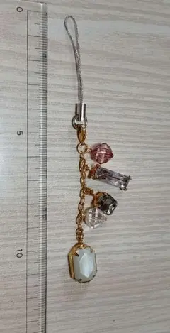 ビーズ装飾付きストラップチャーム