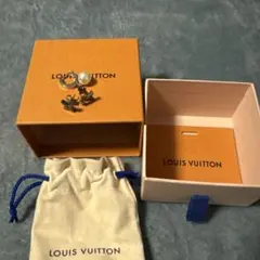 LOUIS VUITTON シルバーピアス 星型チャーム付き