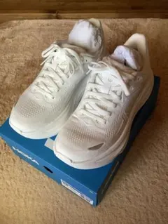 超美品　HOKA ボンダイン9 スニーカーのサムネイル