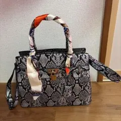 ヘビ柄ショルダーバッグ スカーフ付き