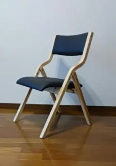 【お値下げ】折りたたみ木製チェア／PUレザー（ブラック）／脚キャップ・金具付き