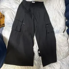 ブラックカーゴパンツ サイドポケット付き
