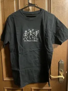 スケルトンデザインの黒Tシャツ