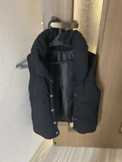 黒 ダウンベスト