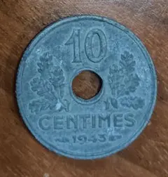 1943年 フランス 10セント硬貨 穴あき 1943年 フランス 10セント硬貨 穴あき - メルカリ