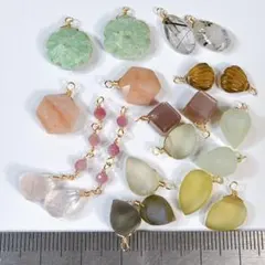 サービス品＊天然石の豪華なチャームアソートm53