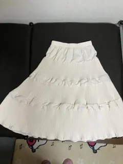 アイボリー プリーツスカート フリル付き ハイウエストの秋冬用プリーツスカート