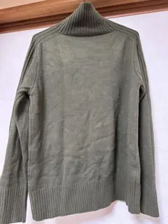 オリーブグリーン タートルネックニット 長袖