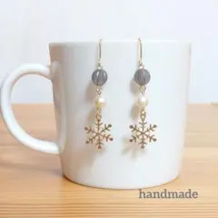 ハンドメイドピアス アンティーク風ビーズ＆雪の結晶★グレー